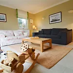 Forestside Retreat, 別荘