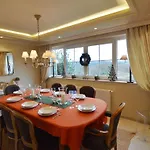 別荘 Forestside Retreat,