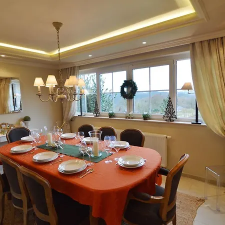 別荘 Forestside Retreat,